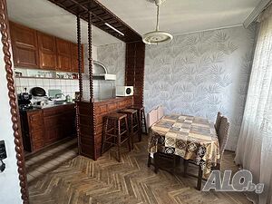 Продава тристаен апартамент