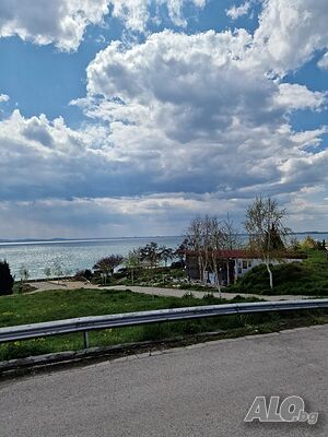 с. Равда двустаен обзаведен -първа линия море
