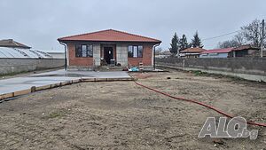 Къща с двор