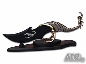 Декоративен нож - Scorpion Hunter Knife на декоративна стойка