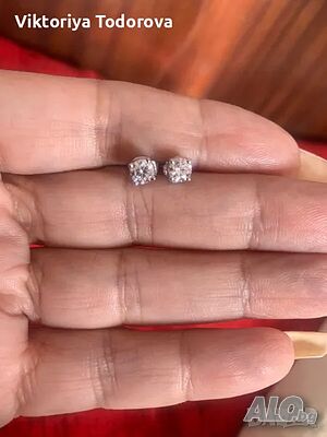 Нови зл. обеци с диаманти -0,50к--po 4mm всяkа