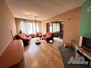 Тристаен апартамент в супер център на гр. Пловдив