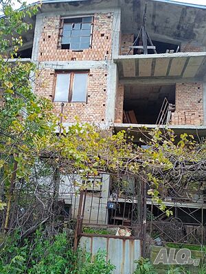 продавам къща