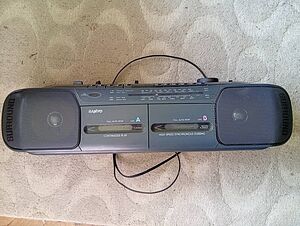 Радиокасетофон с две касети sanyo