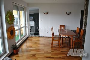 Тристаен апартамент 130 кв.м Тухла - стара Готов (завършен) 3 етаж Последен етаж