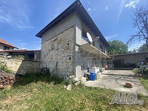 Двуетажна къща 120 кв.м РЗП 705 кв.м двор