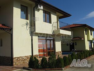 Двуетажна къща 108 кв.м РЗП 330 кв.м двор