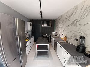 Партерно помещение оборудвано за кухня + допълнителна стая и тераса