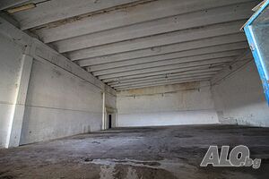 Складове с дворно място в Промишлена зона 2400m²