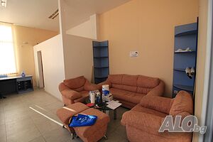 Складове с дворно място в Промишлена зона 2400m²