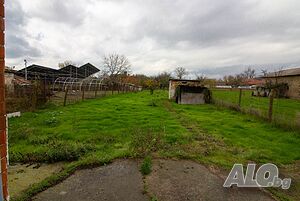 Продава се къща с дворно място в Самуилово
