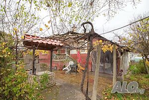 Продава се къща с дворно място в квартал Речица