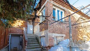 Голяма двуетажна къща в квартал Ново село