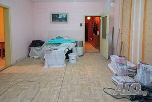 Тристаен тухлен апартамент на втори етаж, до Текстилния техникум