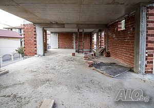 Продава се къща на три етажа в кв. Ново село