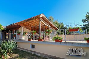 Отлична къща в близост до центъра с панорама към Карандила