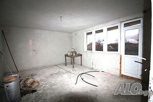 Масивна къща с двор в Мечкарево