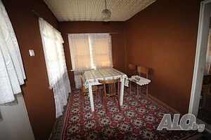 Къща с голям двор в град Кермен
