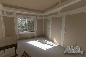 Продава се къща с двор в с. Крушаре