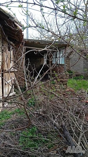 Продава се дворно място със стара къща с. Неофит Рилски