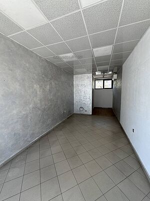 Магазин под наем в центъра на Хасково, срещу 21 век 35кв с тоалетна
