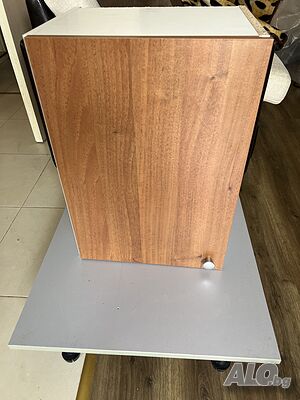 Продавам горния си кухненски шкаф.