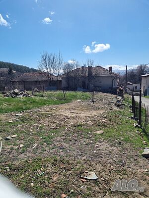продава равен парцел на 30км от София
