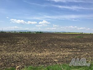 Продава ЗЕМЯ до п. в. Волуяк-магистрала Европа.