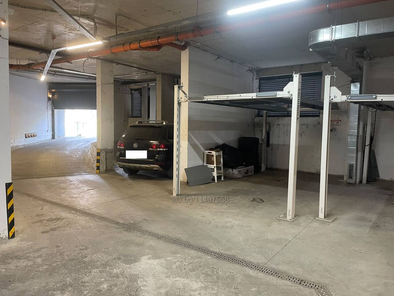 Под наем Двойно подземно паркомясто с автоподемник за 2 коли в Център Одесос, ул. „Козлодуй“ 34
