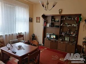 Двустаен тухлен апартамент, център