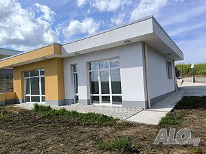 Собственик продава къща в с. Черни връх