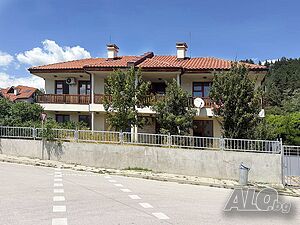 Къща с четири спални за продажба в гр. Разлог