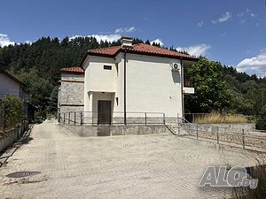 Къща с три спални за продажба в гр. Разлог