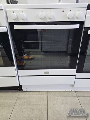 Свободностоящи печки с керамични котлони Voss Electrolux
