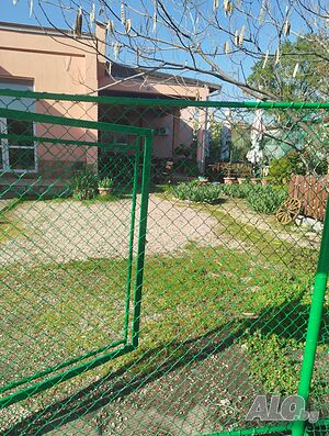 Масивна сграда 312 кв с парцел 780 кв.