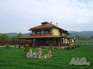 Вила Лястовиче Гнездо