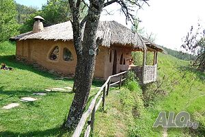 Глинената къща в Лещен
