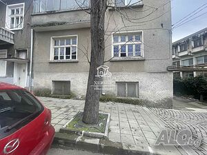 Къща в Центъра на гр. Средец с висок сутерен!