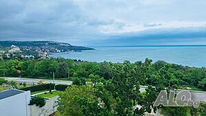 Без комисиона - триетажна къща с нескриваема морска панорама