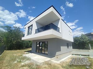 Без Комисиона Къща 169 м², дневна с 3 спални