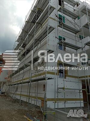 Просторен тристаен апартамент в жилищна сграда без такса поддръжка до Северен плаж, Приморско