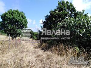 Поземлен имот във вилна зона на Варвара