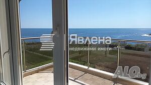 Тристаен апартамент на първа линия, в тих район в Царево
