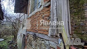 Двуетажна стара къща в с. Кости, Странджа планина