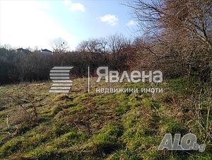 Земеделска земя в с. Българи, с достъп от улица и къщи в съседство