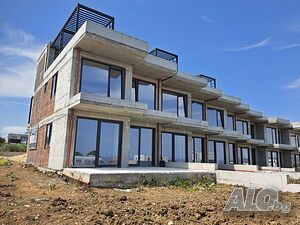 Нова двуетажна къща с панорама към морето в м. Тарфа, Лозенец