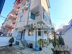 Продава се къща с двор в центъра на Несебър