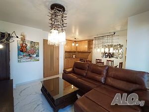 Дизайнерски тристаен апартамент