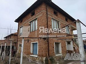 Къща в центъра на Ген. Николаево