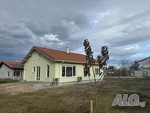 Едноетажна къща до ключ